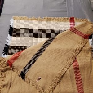 $5/25 Beige plaid scarf